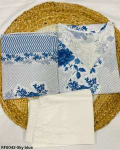 Ensemble kurti luxueux à imprimé floral en rayonne et coton, trois pièces avec détails en dentelle délicate, pantalon droit et dupatta imprimé - Product Image 5