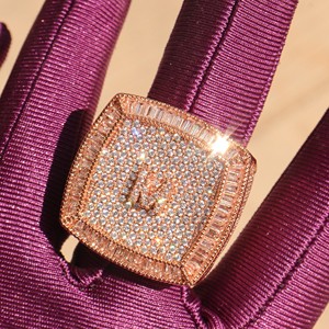 แหวนปาร์ตี้สีทอง18K ของผู้ชาย VVS Moissanite แหวนเพชรชั้นดีเครื่องประดับดีสไตล์ฮิปฮอปได้รับการรับรองคุณภาพระดับพรีเมียม - Product Image 5