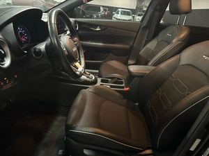 รถยนต์มือสองสภาพดี ปี 2024 รุ่น Forte GT Line FWD Sedan สีดำ ประหยัดน้ำมัน 39MPG เกียร์อัตโนมัติ ขับเคลื่อนล้อหน้า เครื่องยนต์ 2 ลิตร 14 แรงม้า 147 แรงม้า - Product Image 5