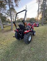 TRACTOR CARGADOR MAHINDRA 2126 DE ALTO RENDIMIENTO, 25.3 HP, 4X4, MOTOR DIÉSEL DE 3 CILINDROS, SISTEMA DE TRANSMISIÓN HIDROSTÁTICA DE 3 RANGOS EN VENTA