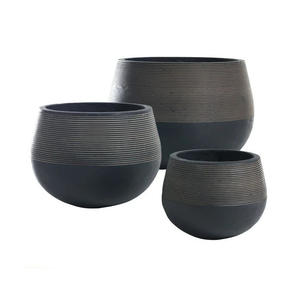 Vase à fleurs moderne de luxe en aluminium avec une finition élégante et contemporaine pour la décoration de la maison et du bureau - Product Image 3