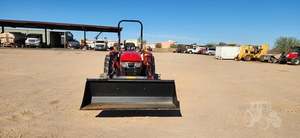 Livraison gratuite Tracteur McCormick X1.45 avec benne chargeuse 225 heures 4x4 90 CV Moteur diesel 540 PTO Attelage 3 points - Product Image 5