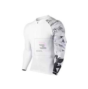 Rashguard unisexe de haute qualité à manches longues, respirant, écologique, à séchage rapide, en polyester/coton, pour les sports nautiques - Product Image 3