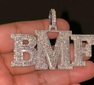 Collier personnalisé avec plaque nominative, chaînes cubaines en laiton, pendentif en zircon, bijoux personnalisés - Cadeau d'anniversaire classique pour homme - Product Image 1