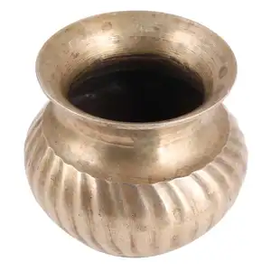Vaso d'acqua moderno in ottone dorato fatto a mano Pooja Kalash per cerimonie vasi da fiori vasi da giardino per la decorazione domestica 3.10 pollici SND-372