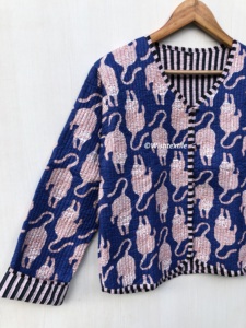 เสื้อแจ็คเก็ตสไตล์โบฮีเมียนลายเสือพิมพ์ลายผ้าฝ้ายสำหรับฤดูใบไม้ร่วงและฤดูหนาว เสื้อโค้ทสตรีทแวร์แบบกลับด้านได้ เสื้อแจ็คเก็ตสำหรับฤดูร้อน งานแฮนด์เมดจากอินเดีย - Product Image 3