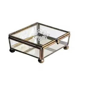 Joyero de Metal Duradero con Tres Niveles en Dorado y Cristal, Joyero Multiusos - Product Image 4