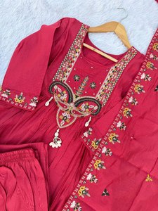 Ensemble de 3 pièces de dernière génération, Kurti Anarkali en soie romaine évasé avec pantalon droit et dupatta brodé - Product Image 5