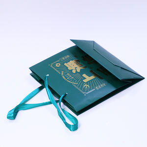 Sacs cadeaux sur mesure, sacs shopping en papier avec fenêtres découpées pour produits de spécialité, impression de luxe et personnalisable, boutique - Product Image 5