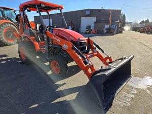 Tracteur-chargeur et pelle rétrocaveuse haute puissance L47 50 CV pour usage agricole avec boîte de vitesses, pompe, capot et benne - Product Image 1