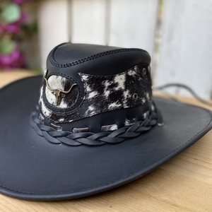 Meilleure vente chapeau de cowboy en cuir d'été de haute qualité Logo personnalisé Nouveau style Accessoire de sport à la mode Prix imbattable - Product Image 1