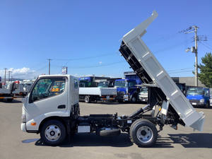 Camioneta Hino Dutro 4WD 2020, 5.3 Long, 3.5 Toneladas, Diésel, Volante a la Derecha, Caja de Cambios Manual, Neumáticos R21, Asientos de Tela, Cámara Trasera - Product Image 6