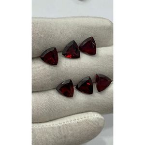 Piedras Calibradas de Granate Rojo Natural Hechas a Mano, Corte Trillón, Calidad de Gema AAA, Venta al por Mayor para Fabricación de Joyería - Product Image 1