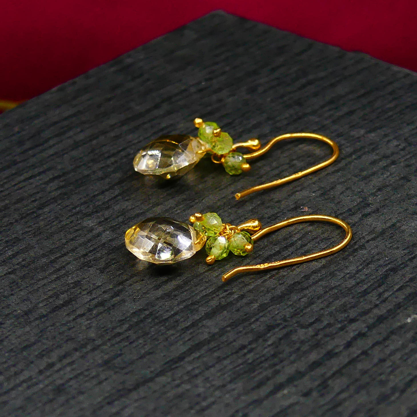 สีเหลือง