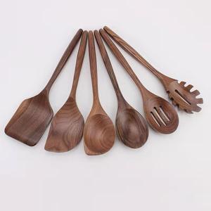Cuillère en bois d'acacia naturel personnalisée à la mode Fourchettes Serveurs de mélange de salade avec cuillère à poignée dorée faite à la main - Product Image 2