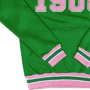 Sudadera Escolar y Universitaria de Chenilla Verde Sostenible, de Manga Larga, Transpirable, con Logotipo Dorado, Precio Económico y MOQ Bajo - Product Image 4