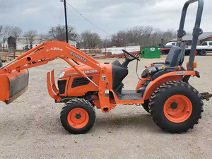 Tracteur Kubota B2320 d'occasion 4WD 90HP avec pompe et moteur Matériel agricole à vendre en excellent état En stock - Product Image 5