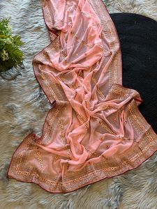 Hermoso Sari Georgette tradicional con hilo de viscosa Trabajo hecho a mano Diseñador de bordes Ropa de fiesta Sari Hecho de Bodas de seda - Product Image 5