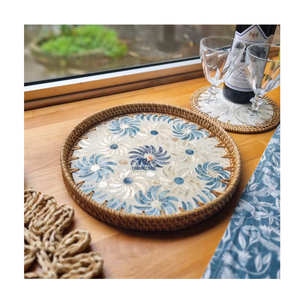 Bandeja de mimbre y concha tejida a mano de alta calidad al por mayor, bandeja de servicio redonda de mimbre para decoración o embalaje de cartón de regalo - Product Image 1