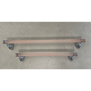 Elegante Toallero de Vidrio Esmerilado de 60 cm con Soportes de Pared de Acero Inoxidable en Rosa, Verde Botella o Blanco para Baños con Estilo - Product Image 5