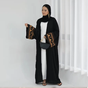 Elegante abaya de terciopelo metalizado en varios tonos modernos. Disponible a precios de mayoreo. - Product Image 3