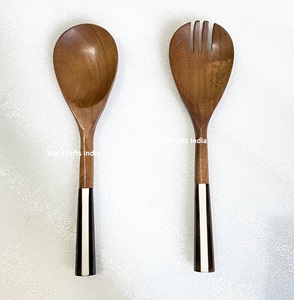 Cuillère en bois Logo personnalisé Imprimé Manche moyen Cuillère à salade Ensemble de 2 pièces Fournisseur en gros - Product Image 2