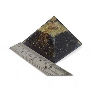Pyramide d'orgone en tourmaline noire et quartz clair fabriquée à la main | Protection énergétique et générateur de cristal de guérison des chakras - Product Image 1