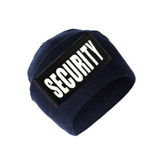 Bonnet en tricot uni avec un design simple, adapté à de multiples utilisations. - Product Image 5