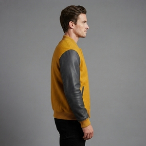 Veste en laine jaune moutarde pour homme avec manches en cuir noir, logo personnalisé, col et poignets en tricot côtelé, fermeture à boutons-pression, vêtement d'extérieur streetwear haut de gamme - Product Image 3