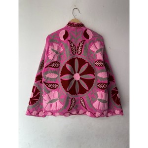 Veste d'hiver en velours Suzani brodée à la main Veste courte Suzani pour femmes Veste matelassée courte taille libre - Product Image 4