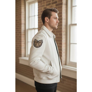 Blouson aviateur en cuir enduit signature avec col montant, manches contrastées, fermeture éclair métallique et détails élégants – Respirant et coupe-vent - Product Image 1