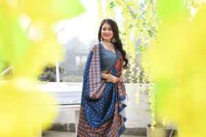 Bandhani-ropa informal de algodón suave de alta calidad, estampado de estilo Bandhani, blusa Saree con forro Zari, venta al por mayor, suministro de fábrica - Product Image 5