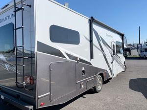 Autocaravanas Everyday Comfort T H O R QUANTUM LF31, Construcción de Aluminio y Acero para 4-6 Personas, Increíbles para Viajes de Aventura por Carretera - Product Image 3