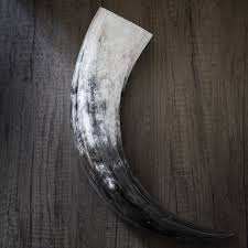 Corne à boire en corne de buffle au design moderne, forme naturelle, pour les amateurs de hydromel, d'eau, de bière et d'ale, idéale pour les festivals et les fêtes - Product Image 6