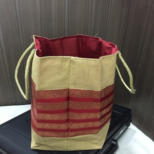 กระเป๋าถือผ้าไหมศิลปะหรูหราสำหรับผู้หญิงเหมาะสำหรับงานแต่งงานและชุดแบบดั้งเดิมพร้อมขาย - Product Image 3