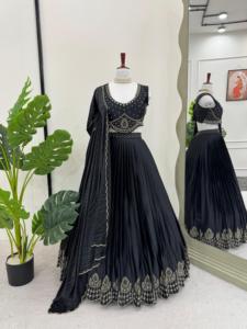Ropa DDM Semicosida para mujer Satén malayo Seda Lehenga Choli Bordado Trabajo con Dupatta Exportado de India - Product Image 4