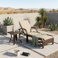 Chaise longue de jardin en rotin tressé d'extérieur avec table d'appoint