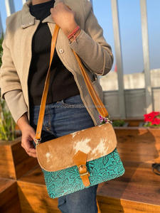 Nouvel arrivage de sacs à bandoulière en cuir de fourrure à imprimé floral en relief de style occidental sacs à bandoulière en cuir gaufré turquoise pour femmes - Product Image 2