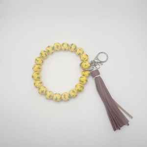 Porte-clés fait main avec perles en bois et anneau en acier inoxydable | Porte-clés coloré en perles de bois et acier inoxydable | VRNQ - Product Image 3