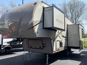 Usado, 2018, Forest River Rockwood Ultra Lite 2620WS - Product Image 3