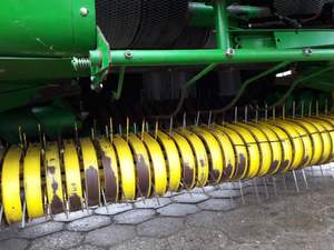 Nouvelle conception à faible entretien John Deer 560R Presse à balles rondes et paille Machine à balles Tracteur Mini presse à foin Presse à balles rondes - Product Image 2