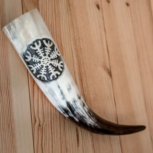 Cuerno para beber de cerámica con vaso vikingo festivo hecho a mano para hidromiel y cerveza para fiestas navideñas y saludos festivos - Product Image 1