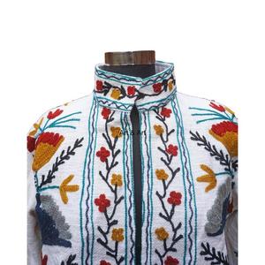 Chaqueta Suzani de Algodón para Mujer con Bordado Floral Suzani, Chaqueta Corta con Idea de Regalo - Product Image 3