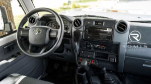 รถโตโยต้า 4Runner Turbo Van ปี 2017 พวงมาลัยซ้าย 7 ที่นั่ง เกียร์อัตโนมัติ ภายในสีเข้ม เบาะหนัง หลังคาซันรูฟ มือสอง - Product Image 3