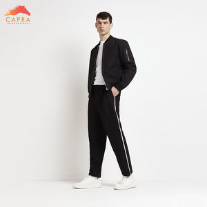 Baja MOQ OEM al por mayor de invierno en Blanco clásico cómodo chaqueta de bombardero para hombre con logotipo bordado personalizado - Product Image 3