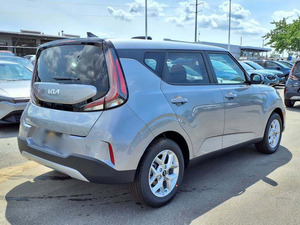 Shining Dark 2025 para Soul LX FWD Izquierda R17 SUV Usado con Techo Solar, Paquete Tecnológico, Arranque Remoto, Asientos de Tela, Navegación Automática - Product Image 6