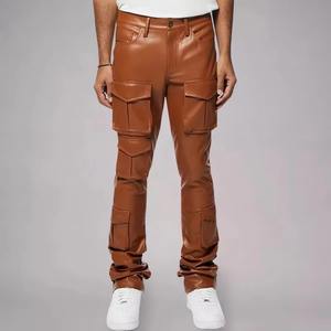 Ensemble survêtement en cuir PU personnalisé avec veste matelassée brodée et pantalon cargo évasé superposé pour hommes COULEUR NOIRE - Product Image 6