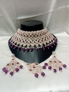 Conjunto de Collar Étnico Kundan con Piedras de Esmalte Verde, Aleación Chapada en Oro, Detalles de Perlas y Pendientes a Juego para Fiesta o Aniversario - Product Image 6