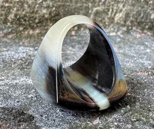 Anillo de Cuerno de Búfalo con Rayas Negras y Marrones para Hombre y Mujer, Anillos de Cuerno Ovalados para Bodas y Regalos, Accesorios - Product Image 4