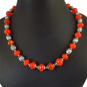Collar de Perlas de Agua Dulce Rojas Clásicas para Mujer con Detalles en Plata, Joyería Religiosa de Moda, Hecho Principalmente de Plástico de Jade - Product Image 3